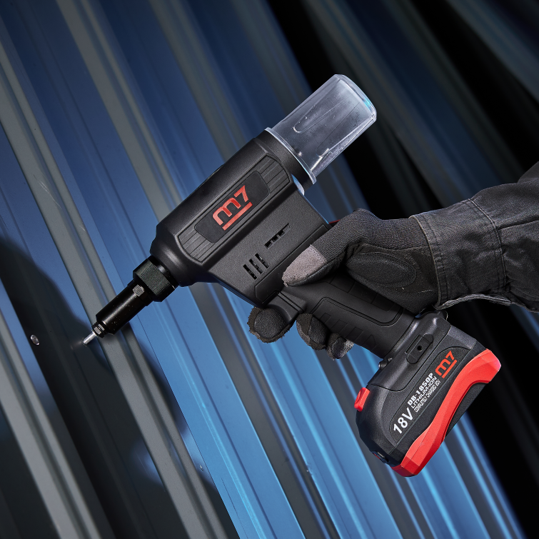 m7 Blindnitsmaskin 18V 2,4-6,4mm inkl 2 x batteri & laddare