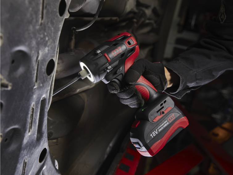 m7 Skruvdragare 2 x 18V 5.0Ah & 1 laddare