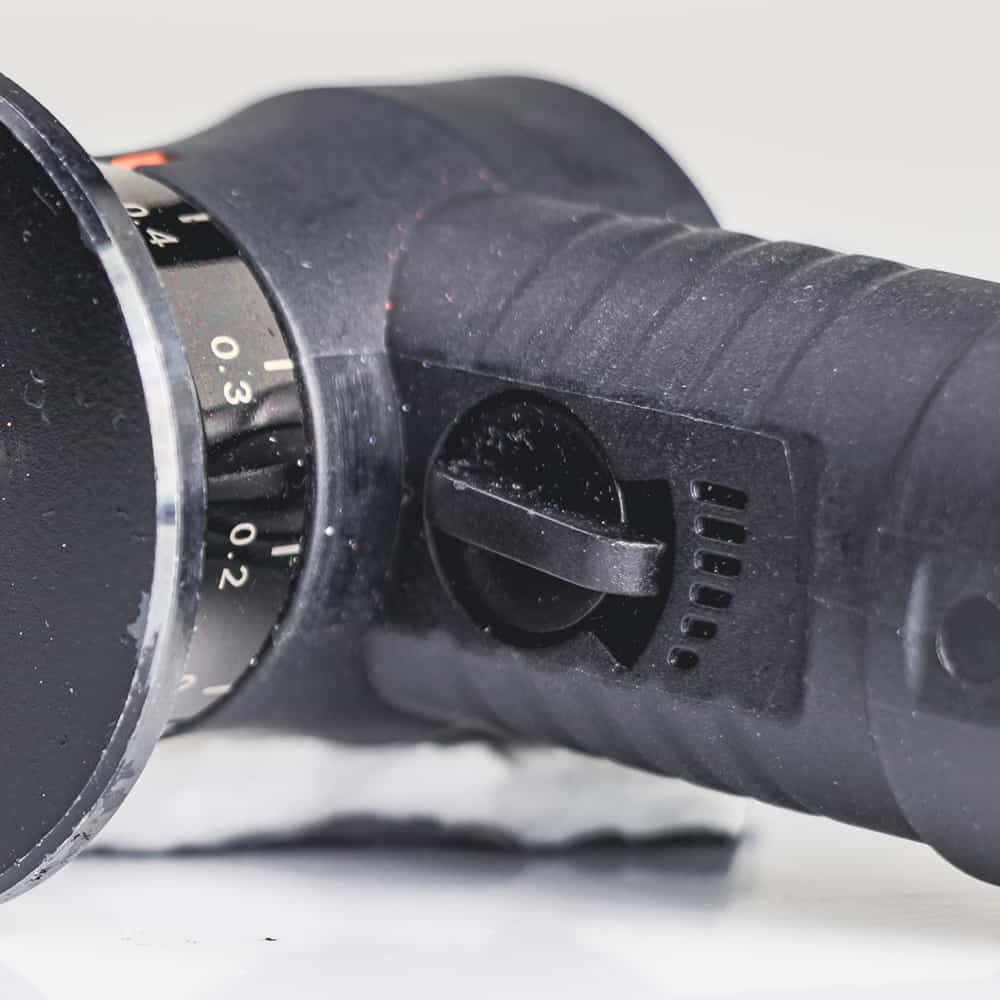 Luftdrevet afgratnings-/affasningsmaskine